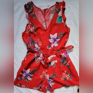 OLD NAVY Keyhole Back Red floral romper- Medium- side pockets